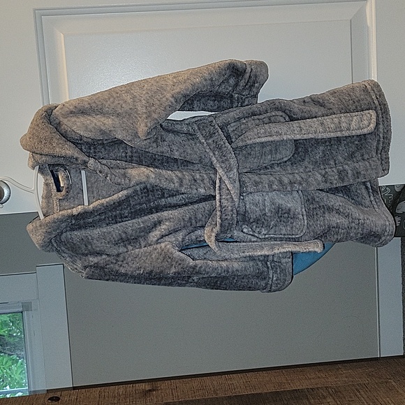 2 Toddler fleece Robes - Picture 2 of 6